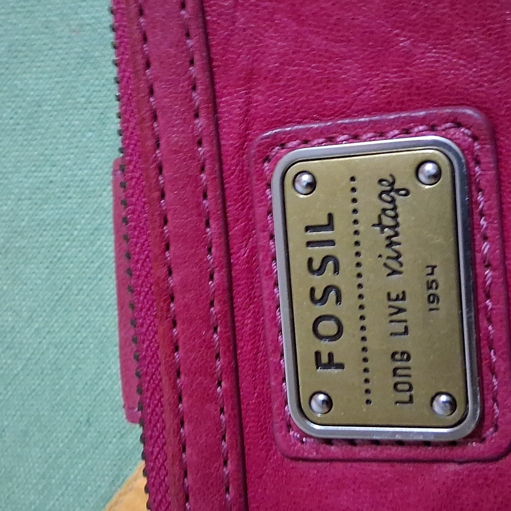 Fossil Fuchsia Leather Wallet - Picture 6 of 11